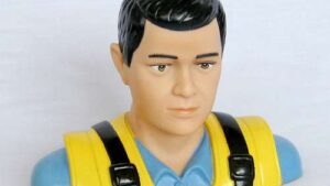 po001150. 30% Size Pilot Statue 110mm (Black / Blue)