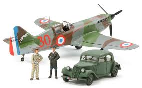 TAM61109.jpg. 1/48 Dewoitine D.520 French Aces w/Staff
