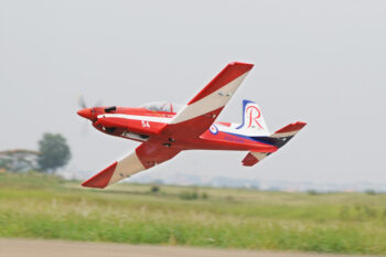 BH151_4.jpg. Black Horse PC 9 Pilatus 33cc incl AirRetr Oleo Struts