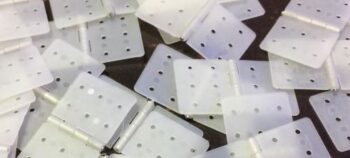 fp1021. Flat Nylon Hinges W16xL29mm (5pcs)