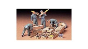 TAM35188.jpg. 1/35 German Tank Ammo-Loading Crew