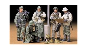 TAM35212.jpg. 1/35 German Soldiers at Field